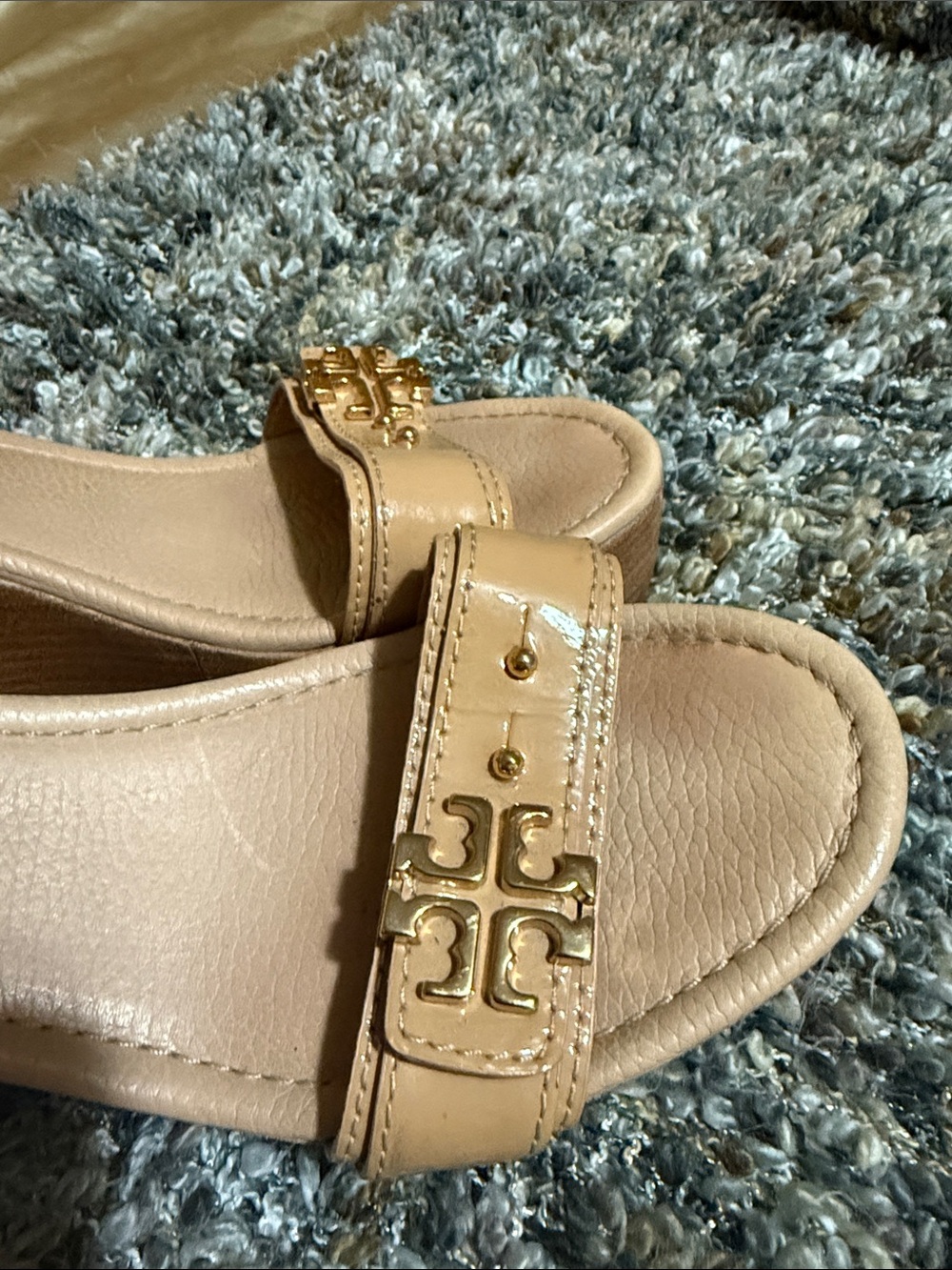 Tory Burch Beige Tan Leather Ankle-Strap Sandals with Gold Logo - Picture 4 of 5